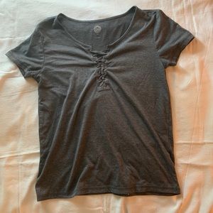 🌼3/$24 SO relaxed threaded v neck gray t shirt